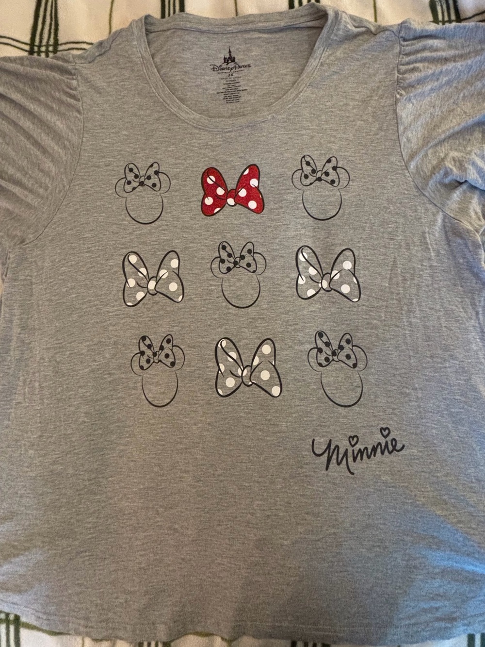 Disney parks Minnie Mouse bow grid graphic tee